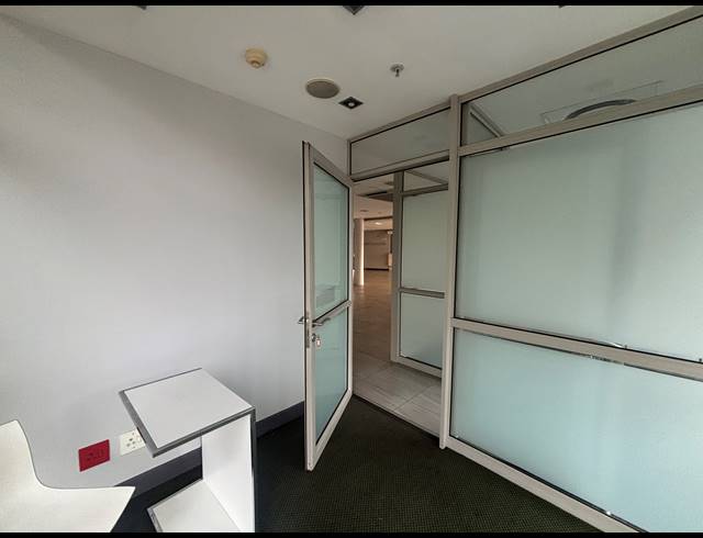 3,570M² WAREHOUSE TO LET IN EDGEMEAD